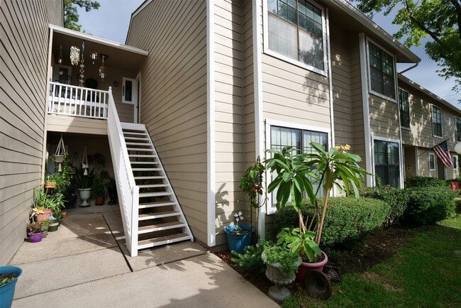 Building Photo - 14911 Wunderlich Dr Unit 2105