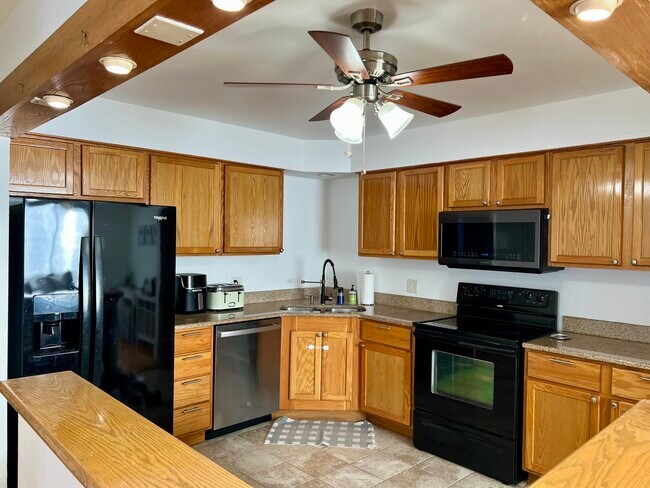 Photo - 1108 Castilian Ct