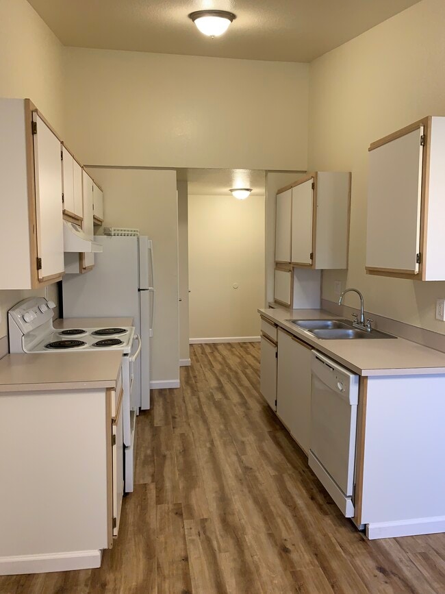 Saddle Club Apartments
