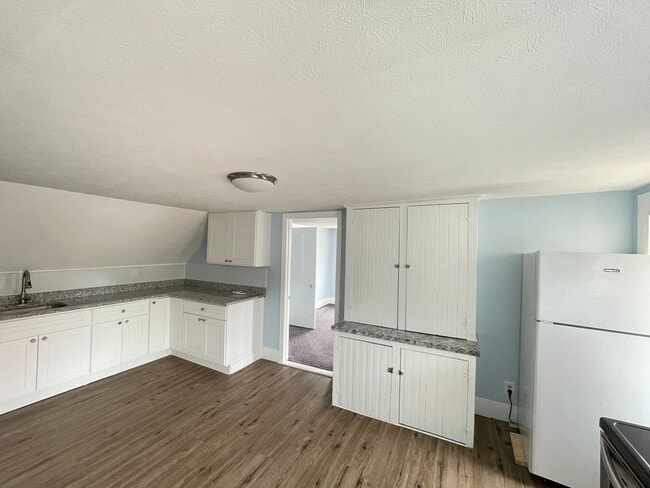 Photo - 139 W Hollis St Unit 3