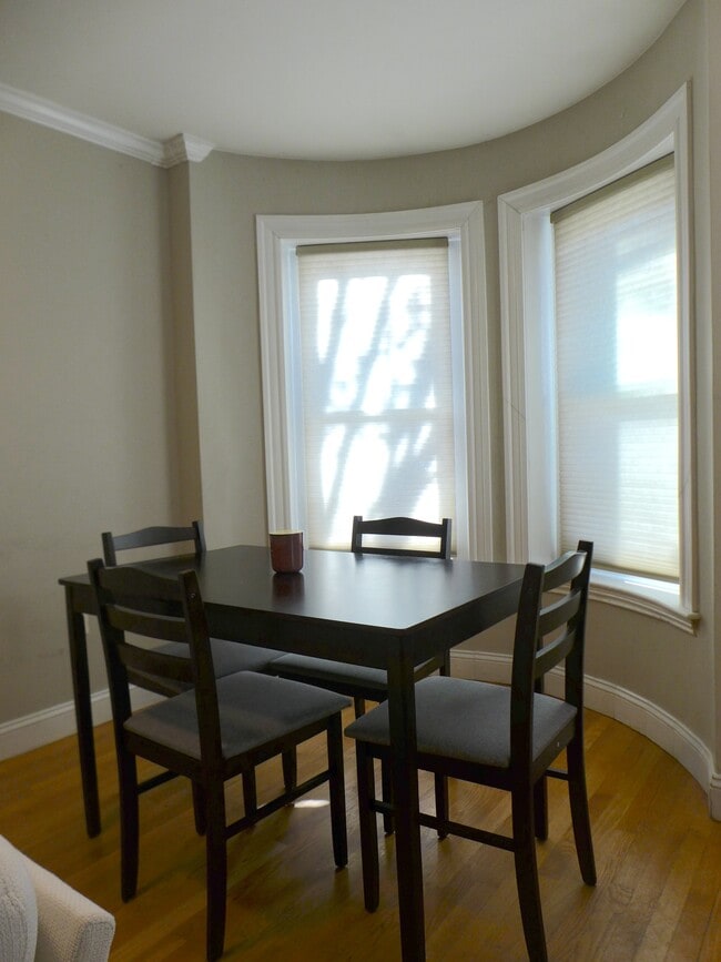 Photo - 77 Windsor St