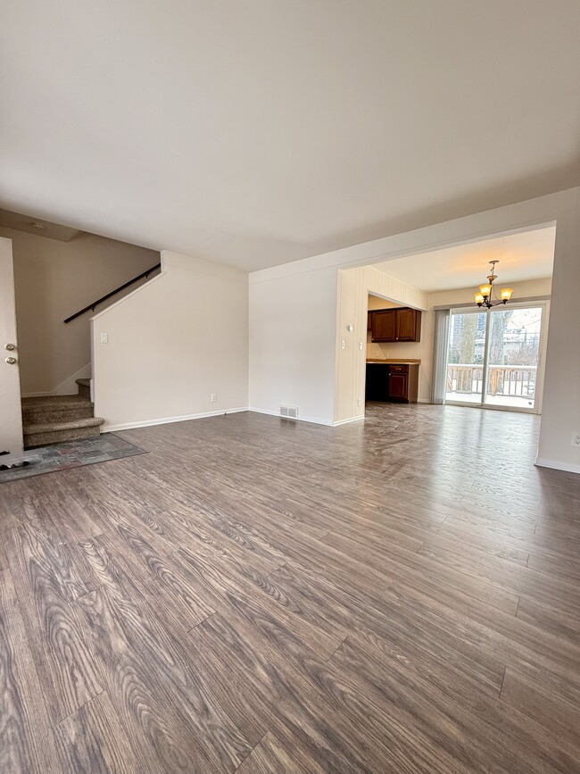 Photo - 130 E Farnum Ave