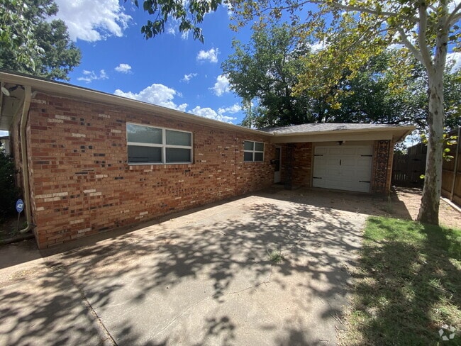Building Photo - Spacious 3/2! Rental