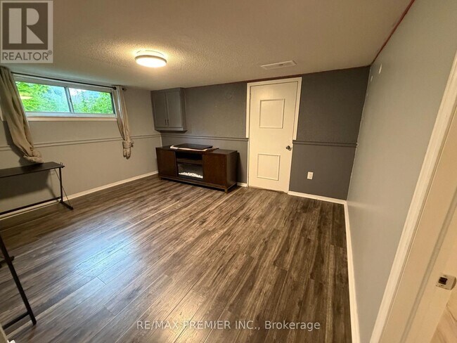 Photo - 404 Rustic Rd