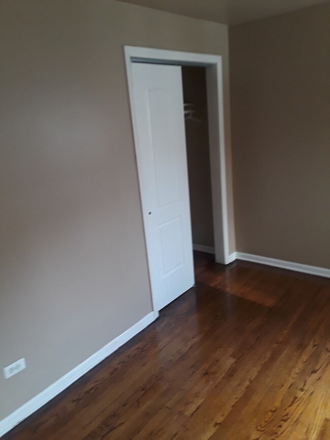 Photo - 6927 S Prairie Ave