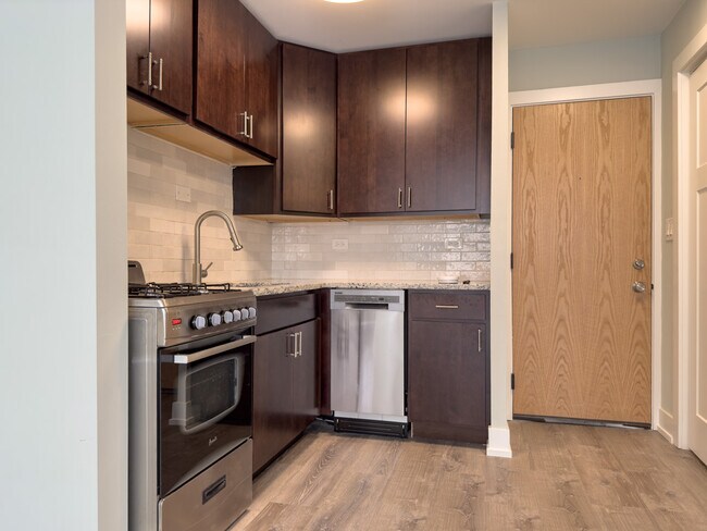 448 W Barry Ave Unit 614