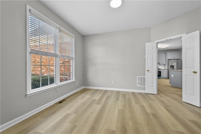 Photo - 137 Towne Park Dr