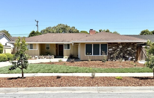 Building Photo - 1261 San Fernando Dr