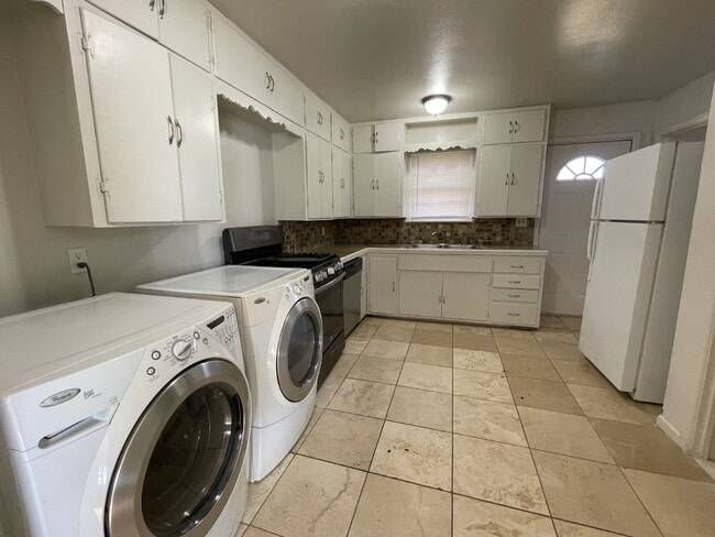 Photo - Spacious 3/1 Located Conveniently Close to Clapp Park & Texas Tech University!