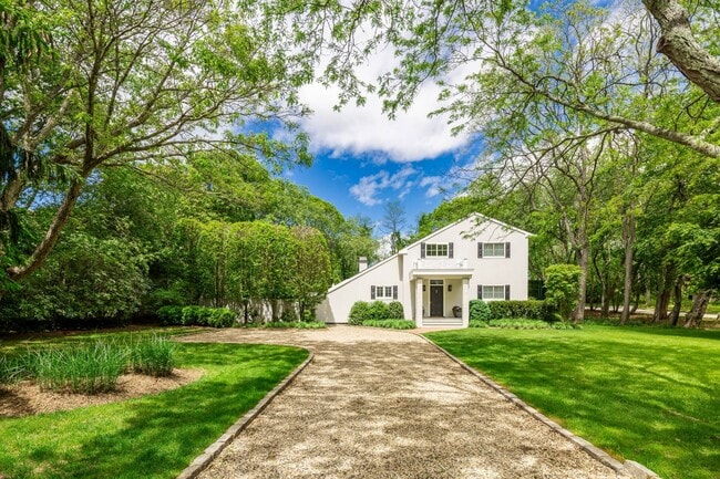 Photo - 331 Meadows W