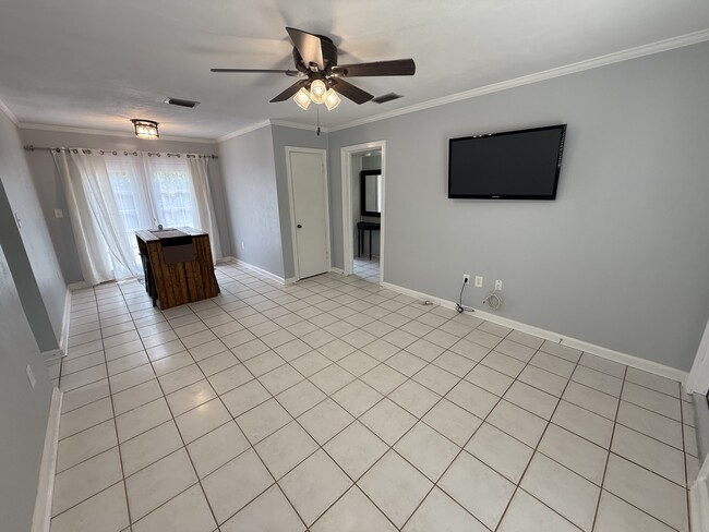 Photo - 313 NW 34th Dr