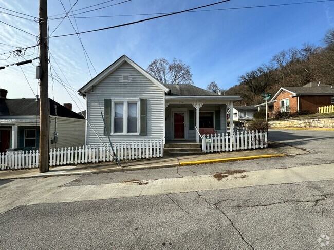 Building Photo - One Bedroom House in Frankfort!