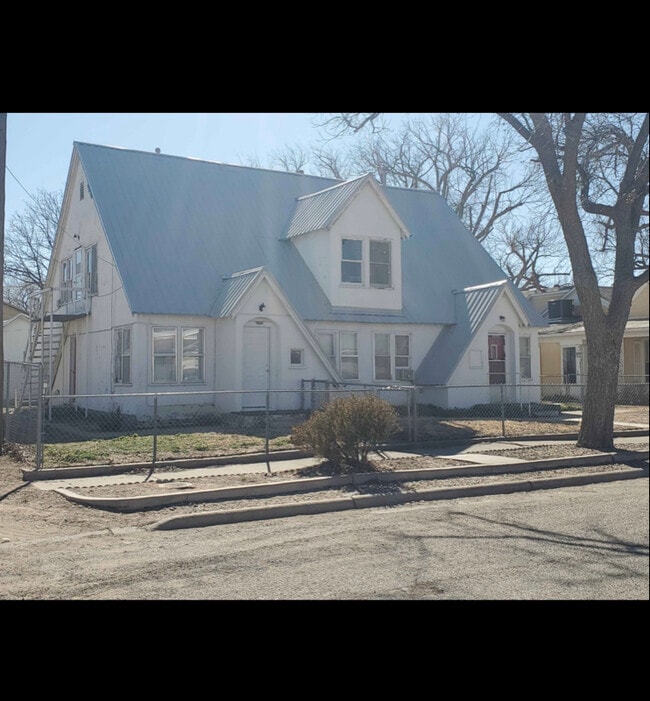 Photo - 213 W 4th St Apartamento Unidad A