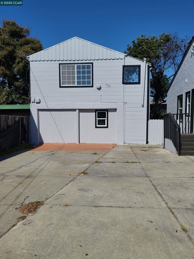 Building Photo - 2347 Roosevelt Ave Rental
