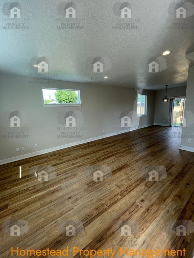 Photo - 186-188 SE Lacreole Dr