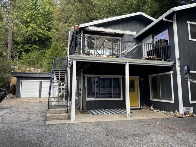 Photo - 526 Mill St