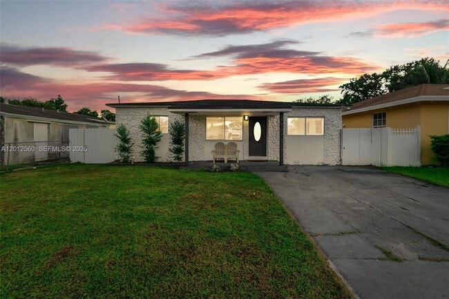 Building Photo - 4530 SW 25th St