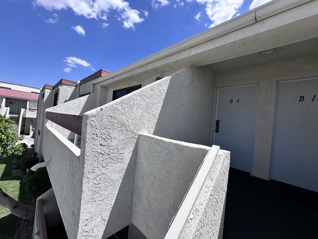 Building Photo - 441 Moser Ave Rental