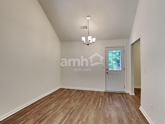 Photo - 375 Ermines Way