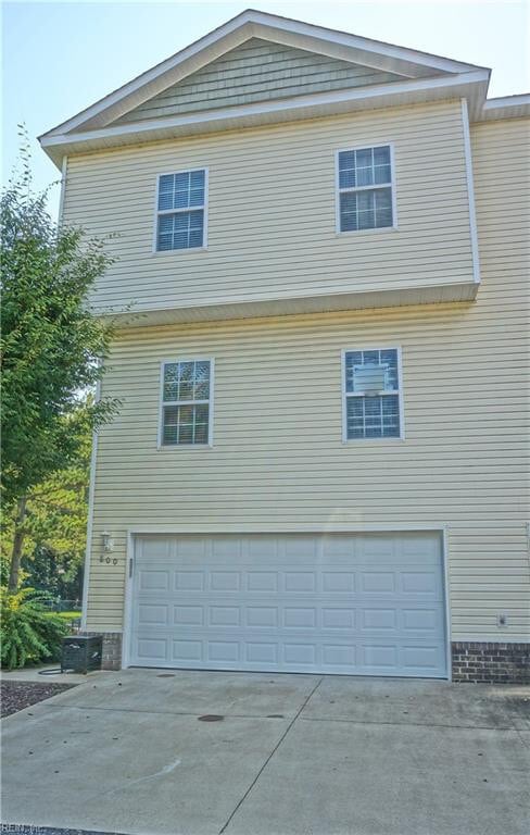Building Photo - Coming Soon-Fabulous Townhome w/TWO or THREE Car Garage!