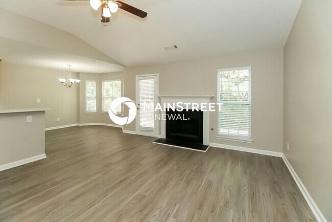 Photo - 3 Bedroom Pet-Friendly Home in Atlanta, GA with Main Street Renewal