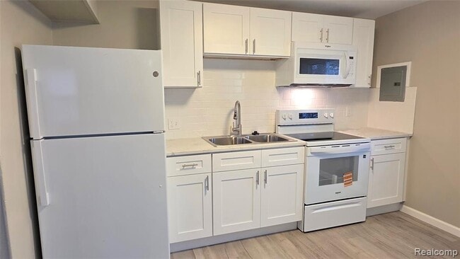 Photo - 33507 Berville Ct