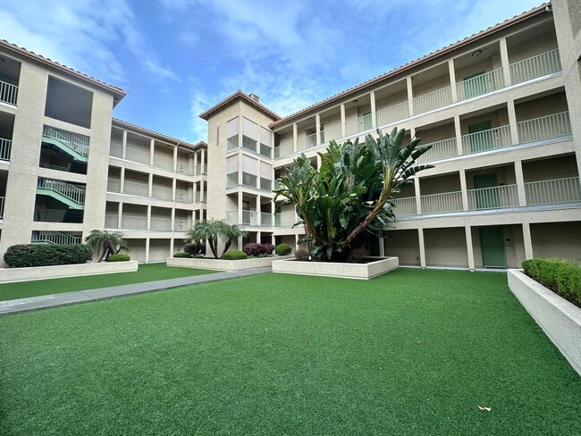Building Photo - Modern Condo in a Gated Community Near Santana Row & Valley Fair! Unit 117