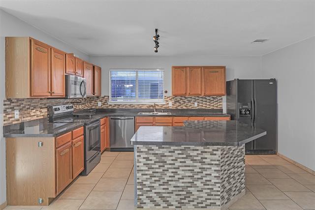 8109 Zephyr Ct