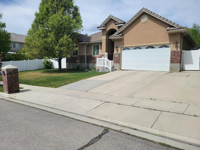 Photo - 668 W 3275 N