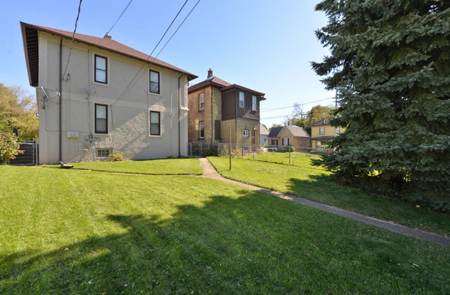 Back of Home - 1106 David St Unit Upper