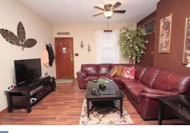 Photo - 2516 E Oakdale St