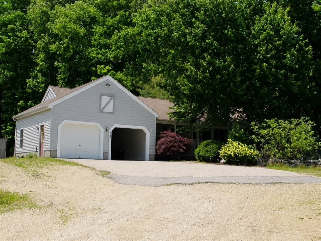 Photo - 192 Lower Schofield Ave