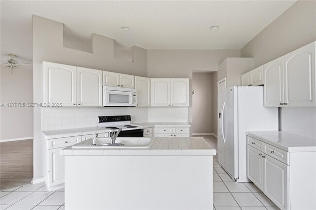 Photo - 575 SE 29th Dr