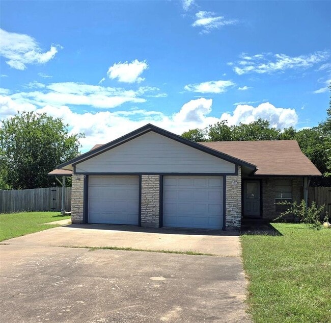 Building Photo - 15208 Spring Hill Ln