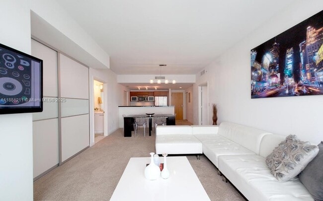 Building Photo - 244 Biscayne Blvd Unit 1710 Rental