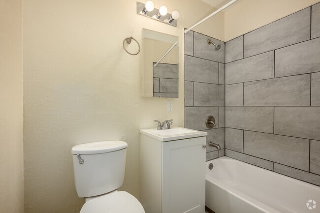 2BR, 1BA - 825SF - Bathroom