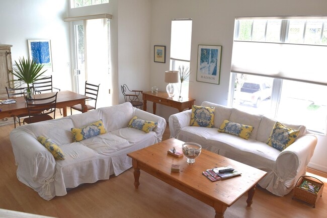 Photo - 301 Mainsail Cir