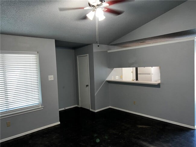 Photo - 617 Greenlawn Blvd