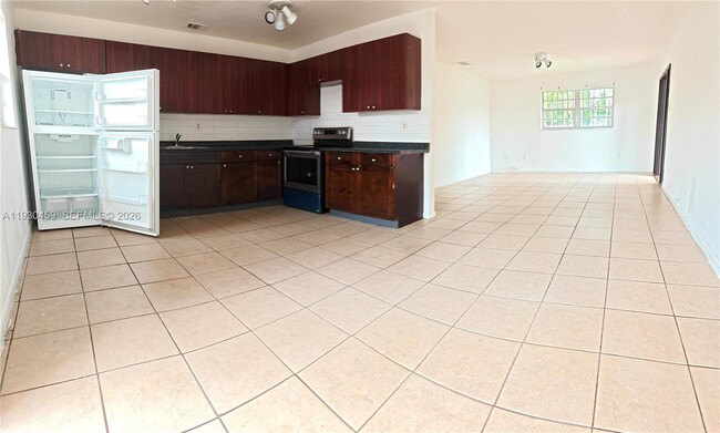 Building Photo - 2175 NW 104th St Unit 2