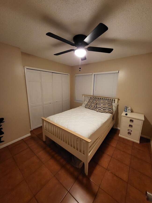 2nd guest bedroom - 8138 Sutton Pl E