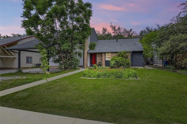Photo - 6807 Woodhue Dr House
