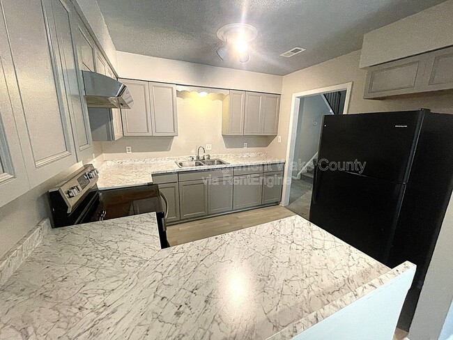 Photo - 4702 Walden Pond Dr Unit Apt D