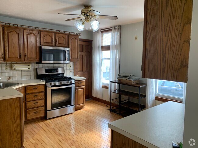 Building Photo - 686 E 7th St Unit 1 Rental