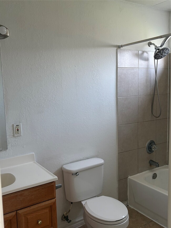 Photo - 1917 Estate Dr