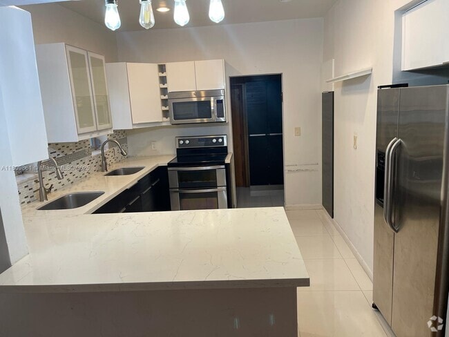 Building Photo - 330 W 46th St Rental