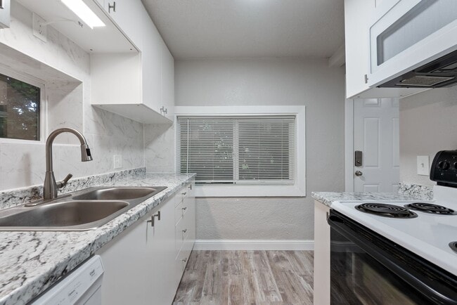 Building Photo - 3812 R St Unit #3