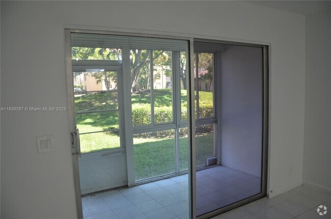 Building Photo - 1351 SW 125th Ave Unit 103S Rental