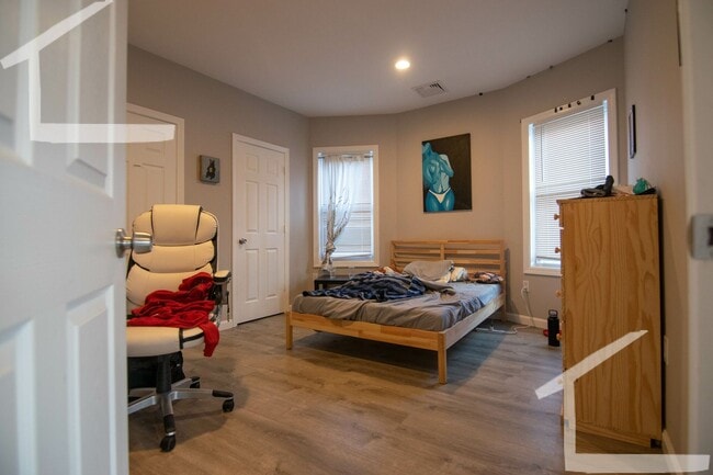 Photo - 9/1 Large two-level 5BR/2BA near MBTA, BU & more