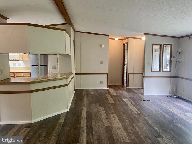 Photo - 746 Sawmill Rd