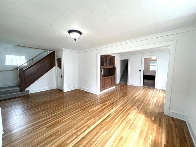 Photo - 715 2nd St NW